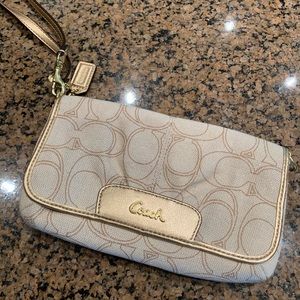 NEVER USED - Coach wristlet clutch